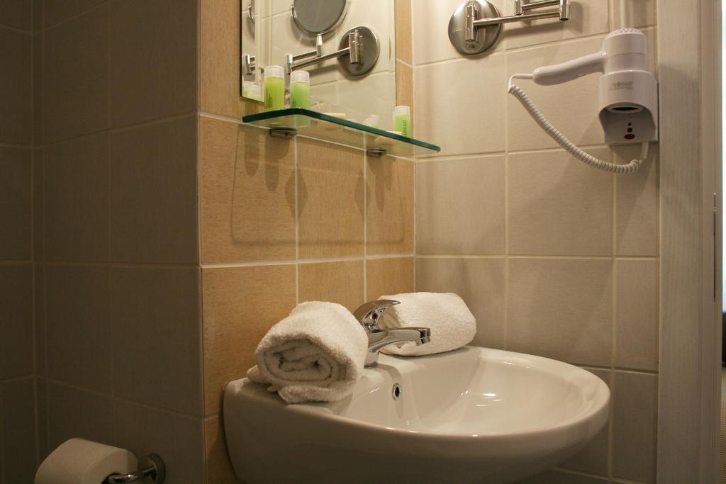 Old Town Inn Кавала Екстериор снимка